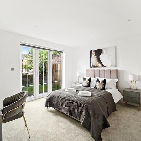 Drake House Apt 3 In Staines - Free Parking - Heathrow - Thorpe Park Extérieur photo
