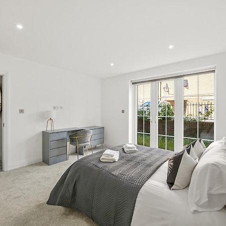 Drake House Apt 3 In Staines - Free Parking - Heathrow - Thorpe Park Extérieur photo