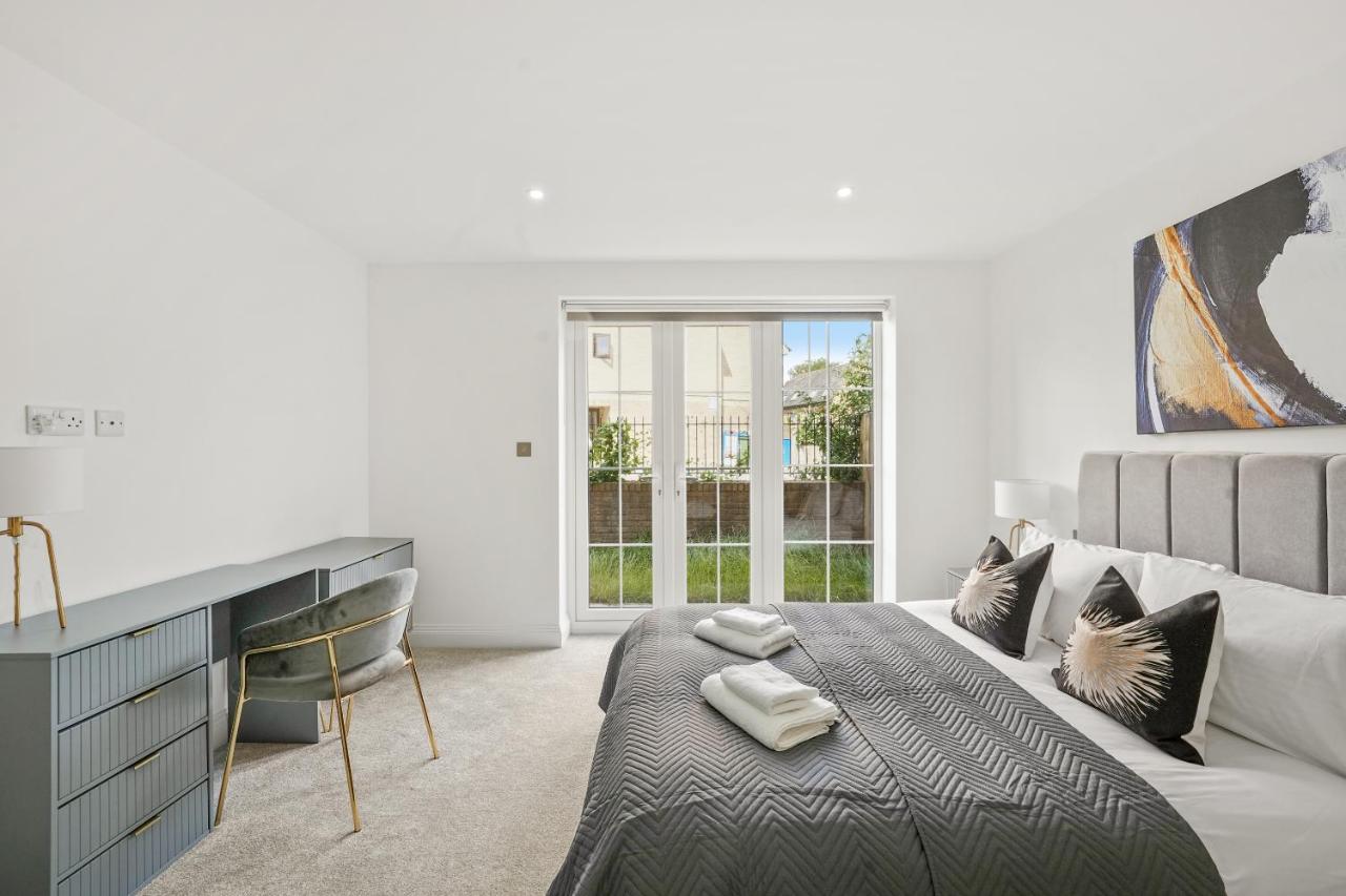 Drake House Apt 3 In Staines - Free Parking - Heathrow - Thorpe Park Extérieur photo