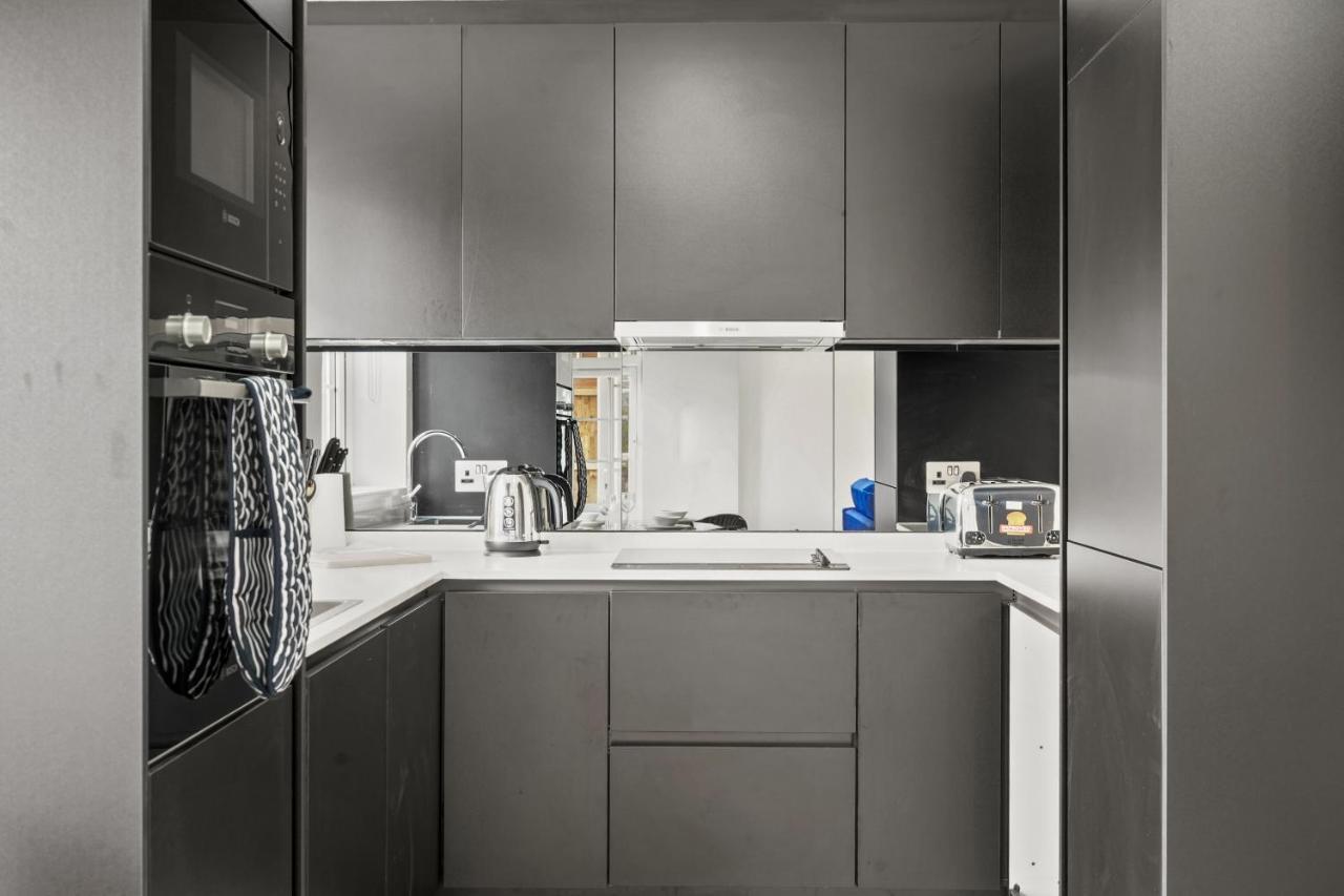 Drake House Apt 3 In Staines - Free Parking - Heathrow - Thorpe Park Extérieur photo