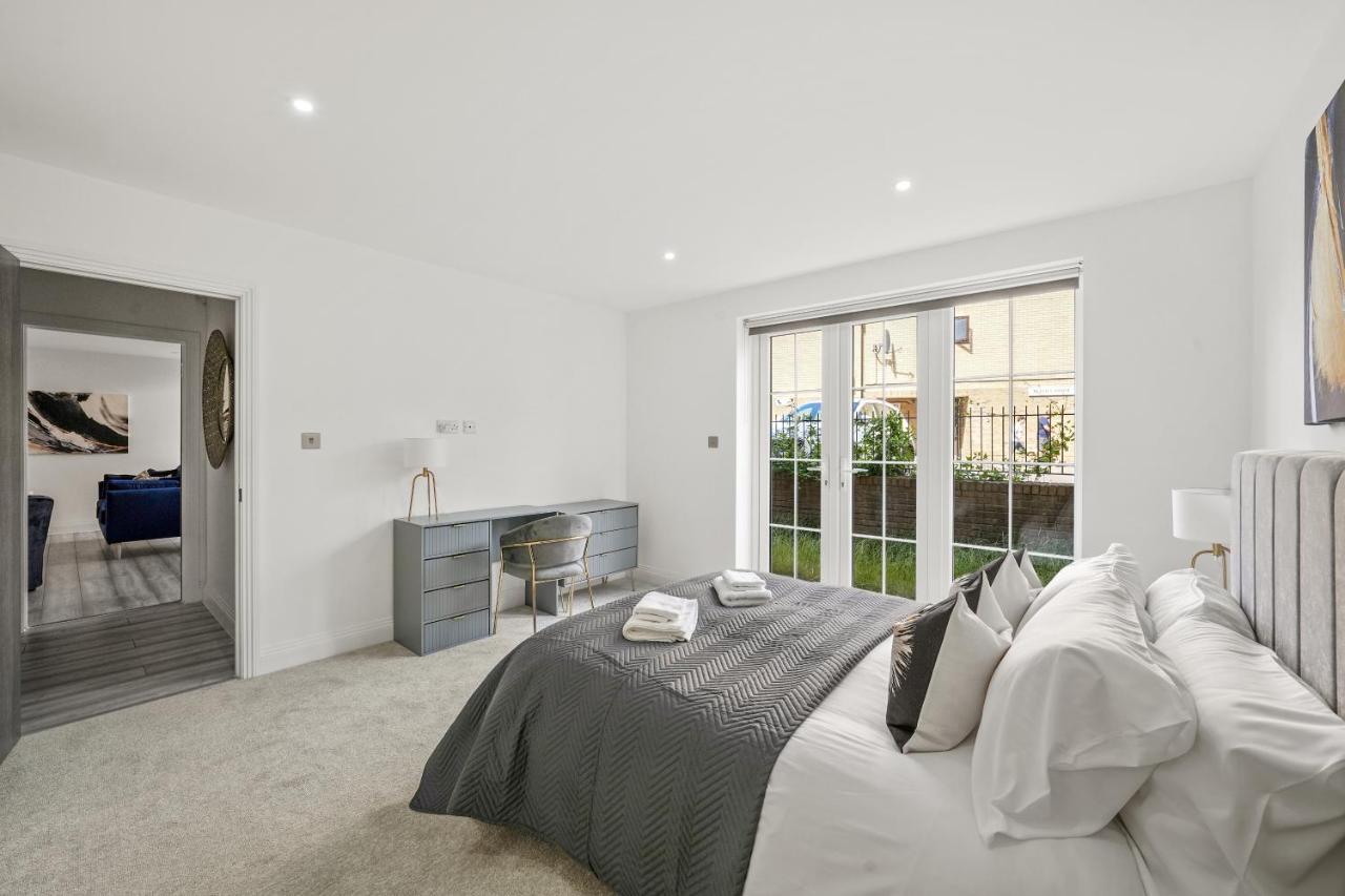 Drake House Apt 3 In Staines - Free Parking - Heathrow - Thorpe Park Extérieur photo