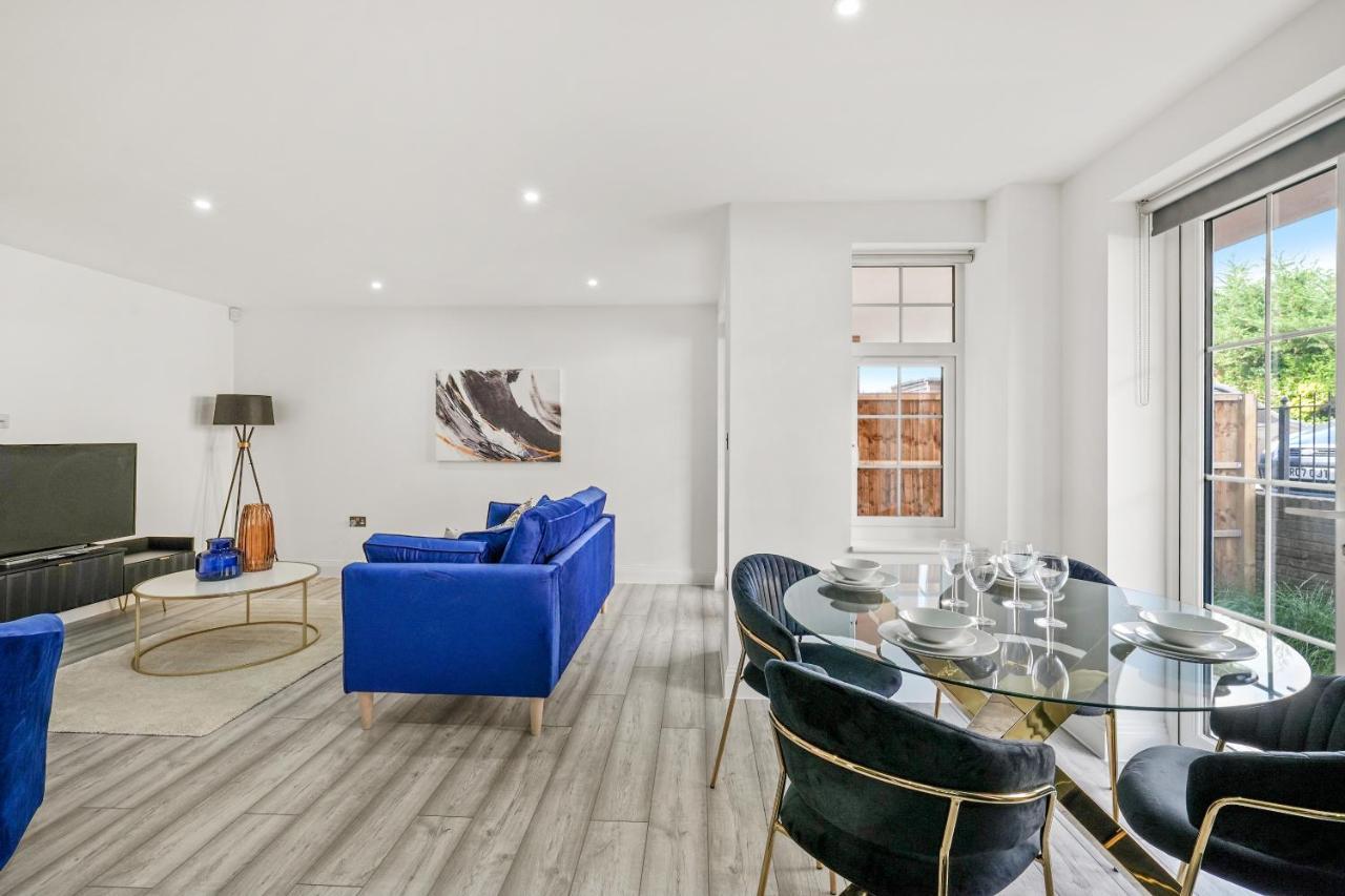 Drake House Apt 3 In Staines - Free Parking - Heathrow - Thorpe Park Extérieur photo